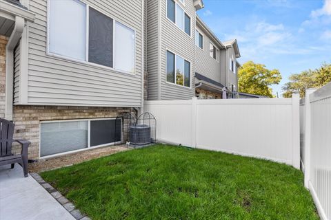 Tiny photo for 441 Park Ridge Lane, Aurora, IL 60504 (MLS # 12487511)
