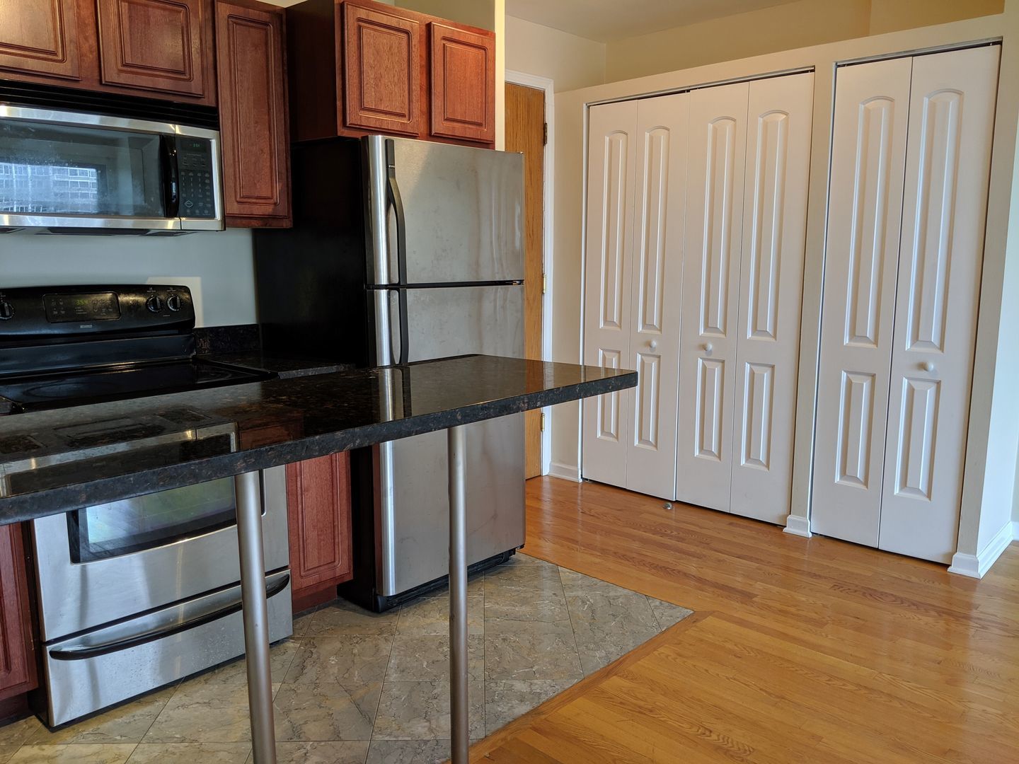 4180 N Marine Drive 811