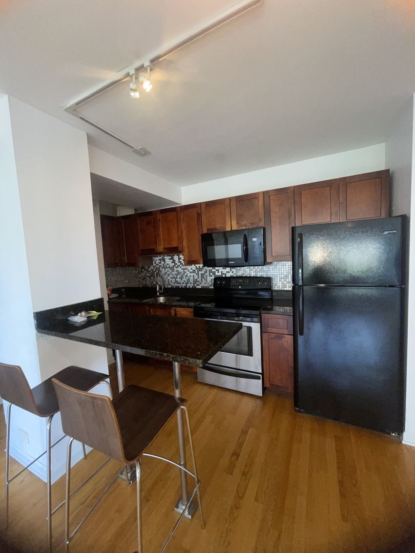 4180 N Marine Drive 811