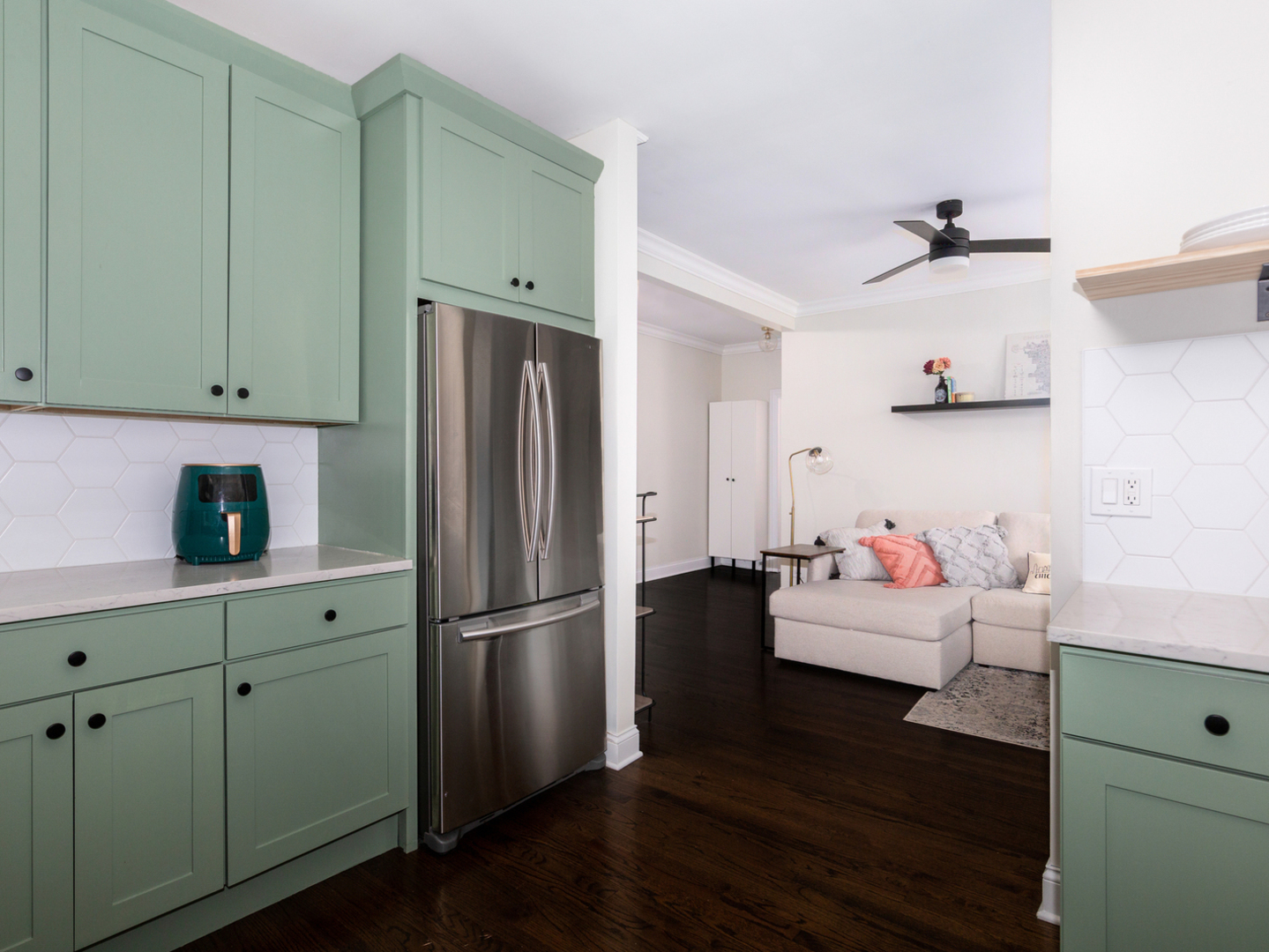 1335 W Lunt Avenue 2J