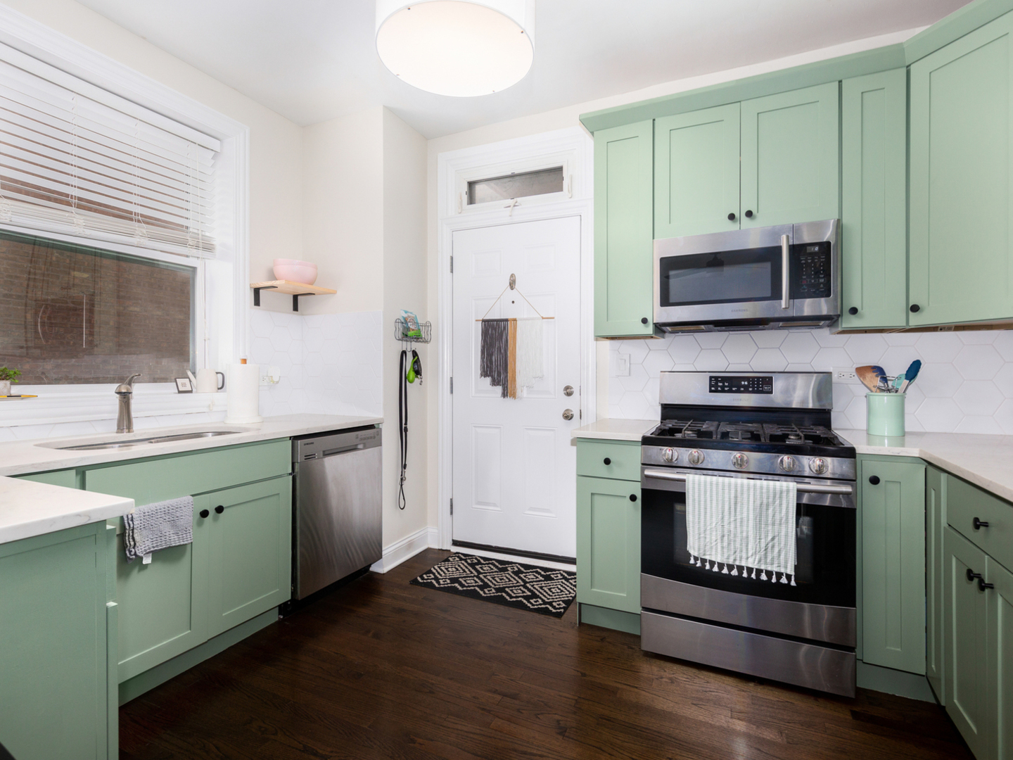 1335 W Lunt Avenue 2J