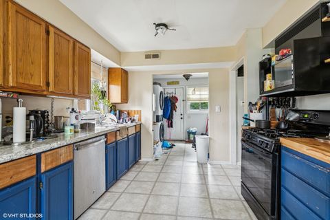 Tiny photo for 3212 Lindenwood Lane, Glenview, IL 60025 (MLS # 12405633)