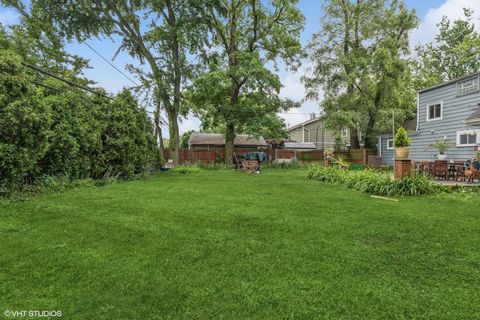 Tiny photo for 3212 Lindenwood Lane, Glenview, IL 60025 (MLS # 12405633)