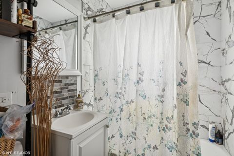 Tiny photo for 3212 Lindenwood Lane, Glenview, IL 60025 (MLS # 12405633)