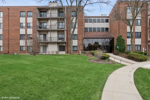 Photo of 3030 Pheasant Creek Drive #207, Northbrook, IL 60062 (MLS # 12433445)