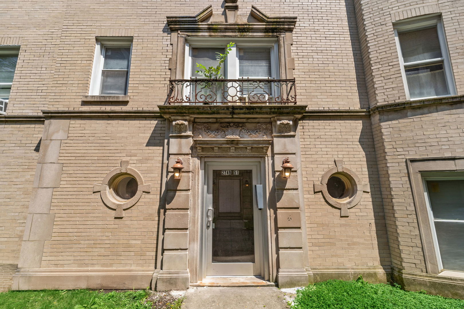 2751 W Arthur Avenue 2