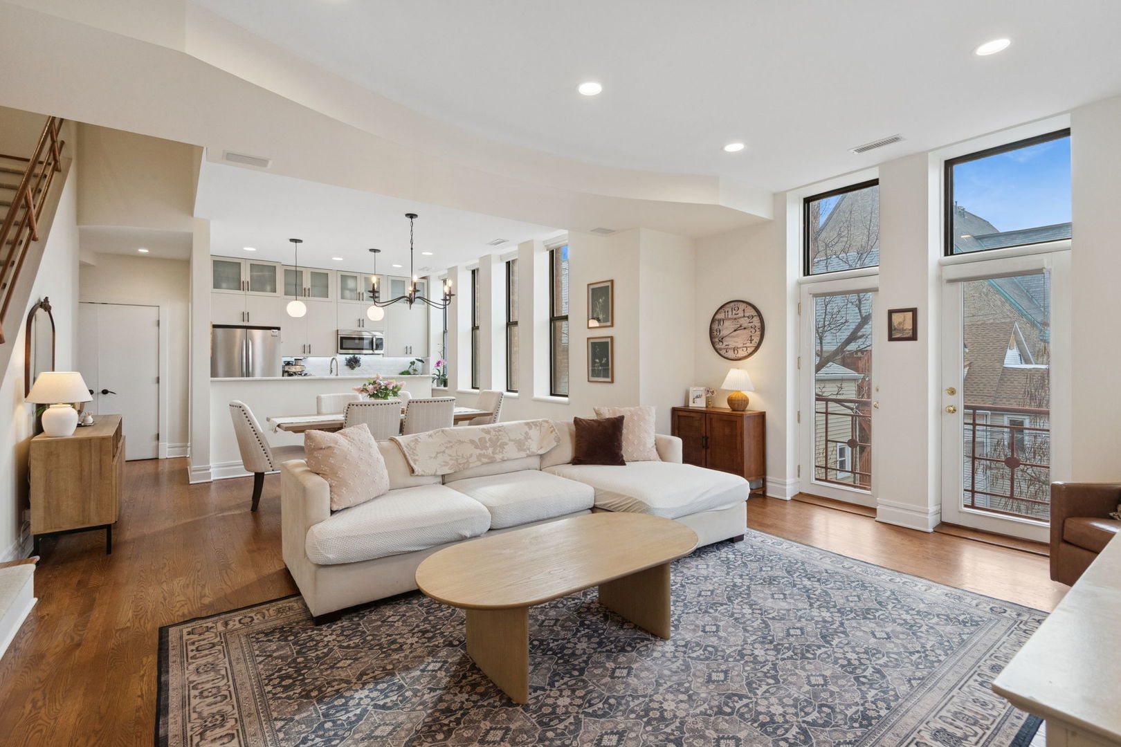 3100 N Kenmore Avenue E