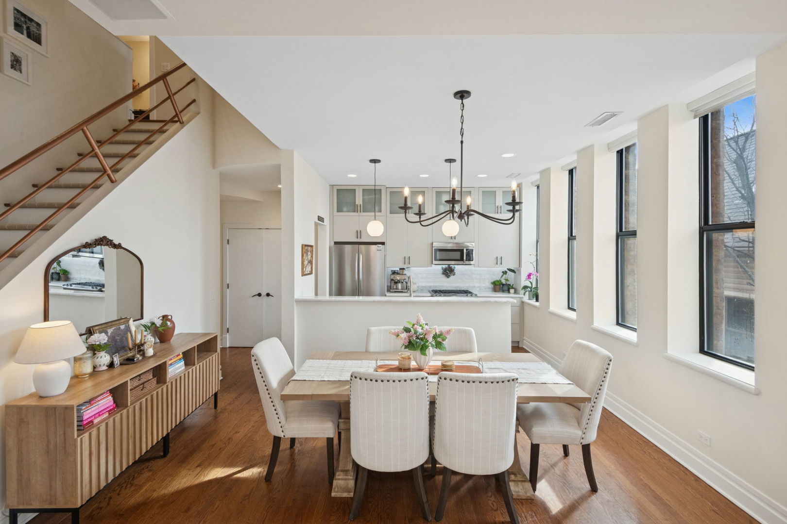 3100 N Kenmore Avenue E