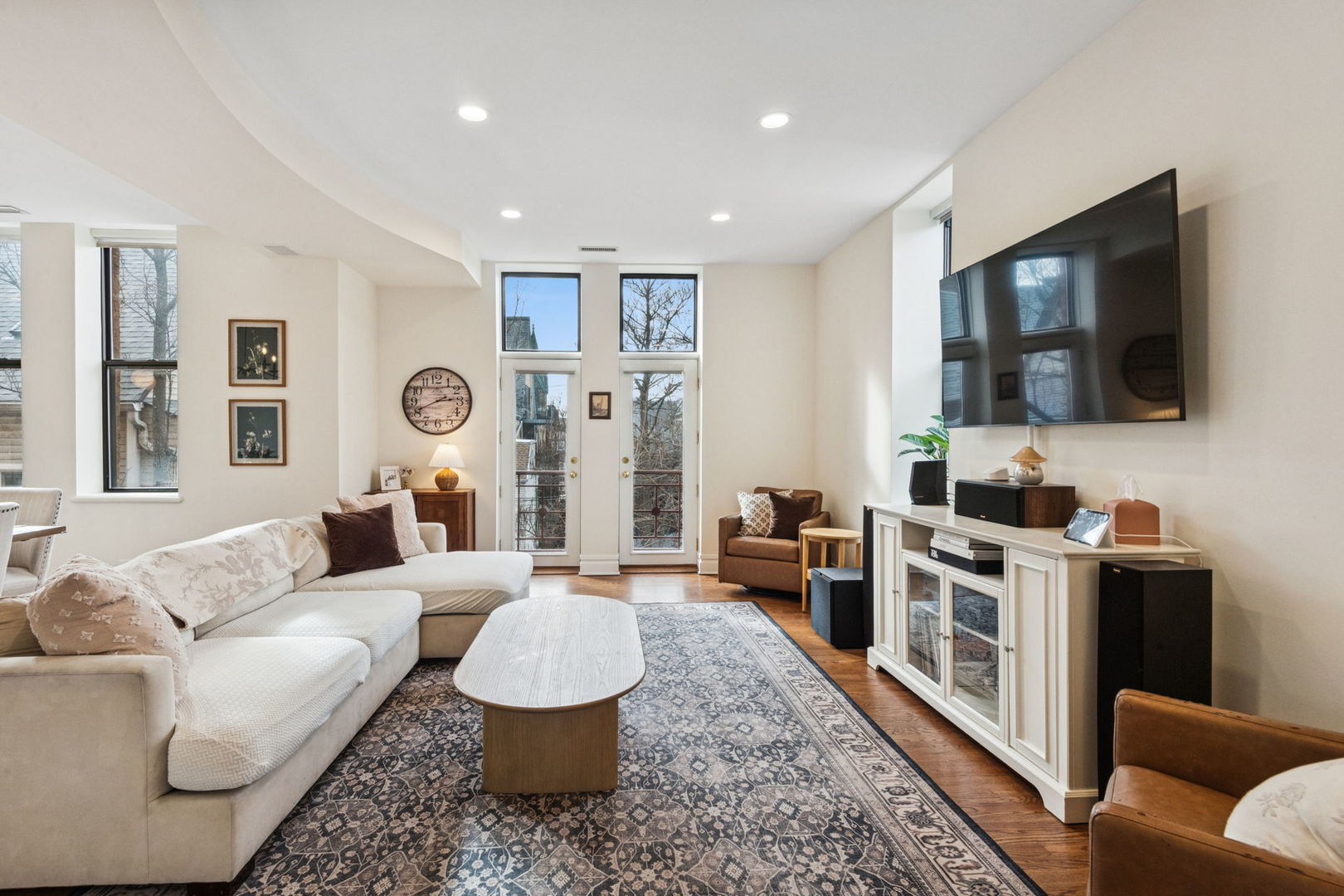 3100 N Kenmore Avenue E