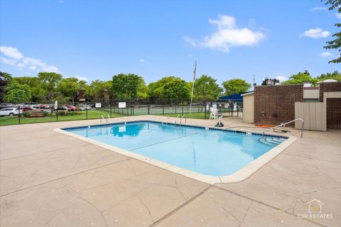 Tiny photo for 1550 Sandpebble Drive #209, Wheeling, IL 60090 (MLS # 12378155)