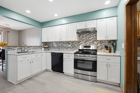 Tiny photo for 36106 N Springbrook Lane, Gurnee, IL 60031 (MLS # 12587812)