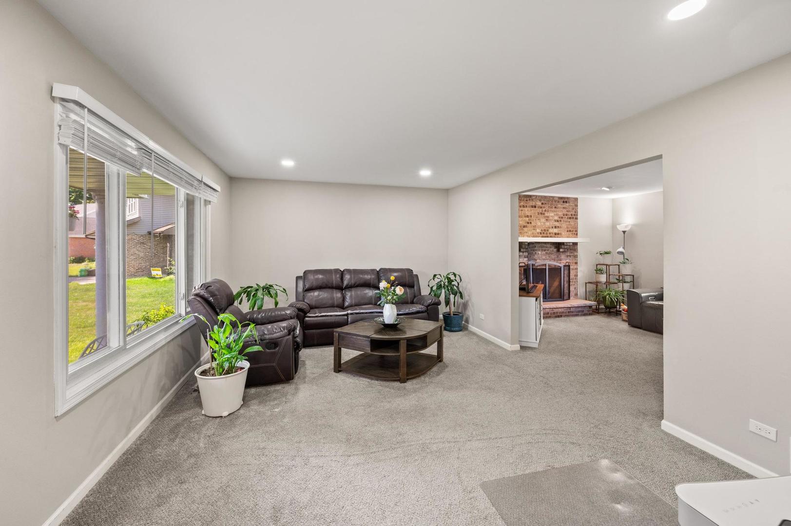485 W CIMARRON Drive