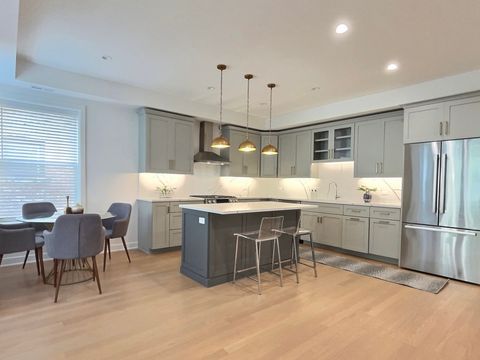 Tiny photo for 847 W Ainslie Street #GE, Chicago, IL 60640 (MLS # 12513002)