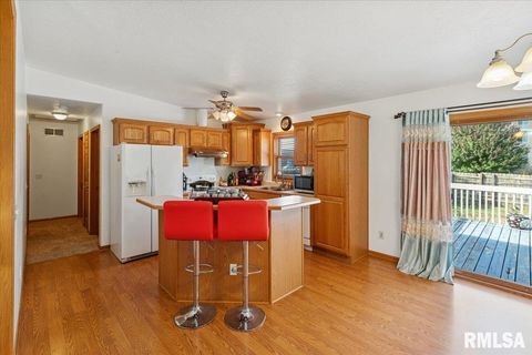 Tiny photo for 1500 11TH Street NW, Clinton, IA 52732 (MLS # QC4268108)