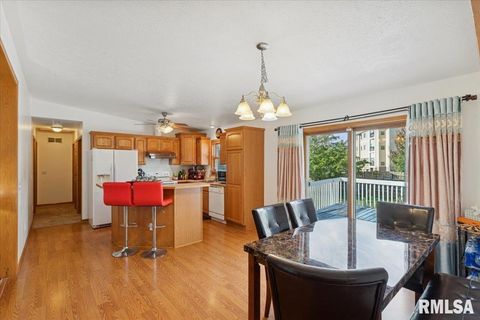 Tiny photo for 1500 11TH Street NW, Clinton, IA 52732 (MLS # QC4268108)