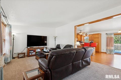 Tiny photo for 1500 11TH Street NW, Clinton, IA 52732 (MLS # QC4268108)