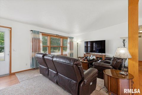 Tiny photo for 1500 11TH Street NW, Clinton, IA 52732 (MLS # QC4268108)