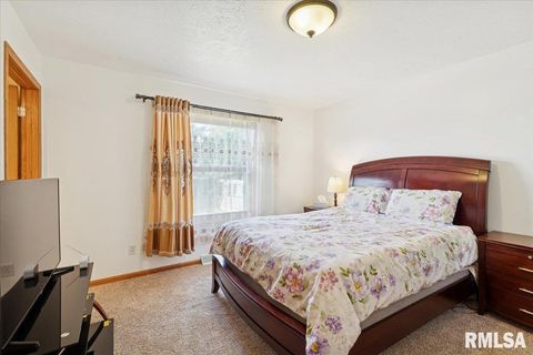 Tiny photo for 1500 11TH Street NW, Clinton, IA 52732 (MLS # QC4268108)