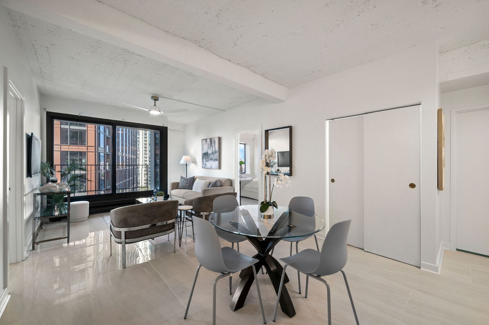 345 N Canal Street 1003