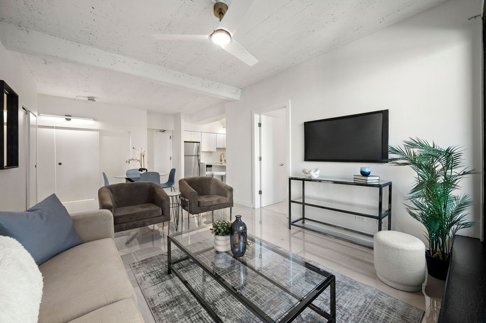 345 N Canal Street 1003