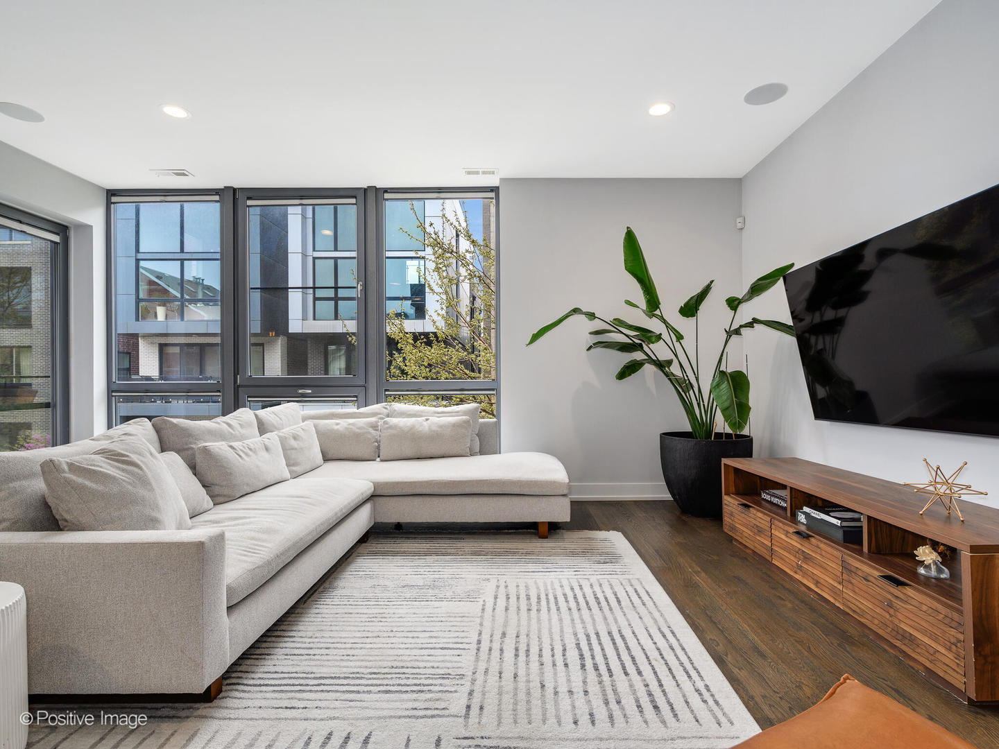 1542 W Fry Street 2