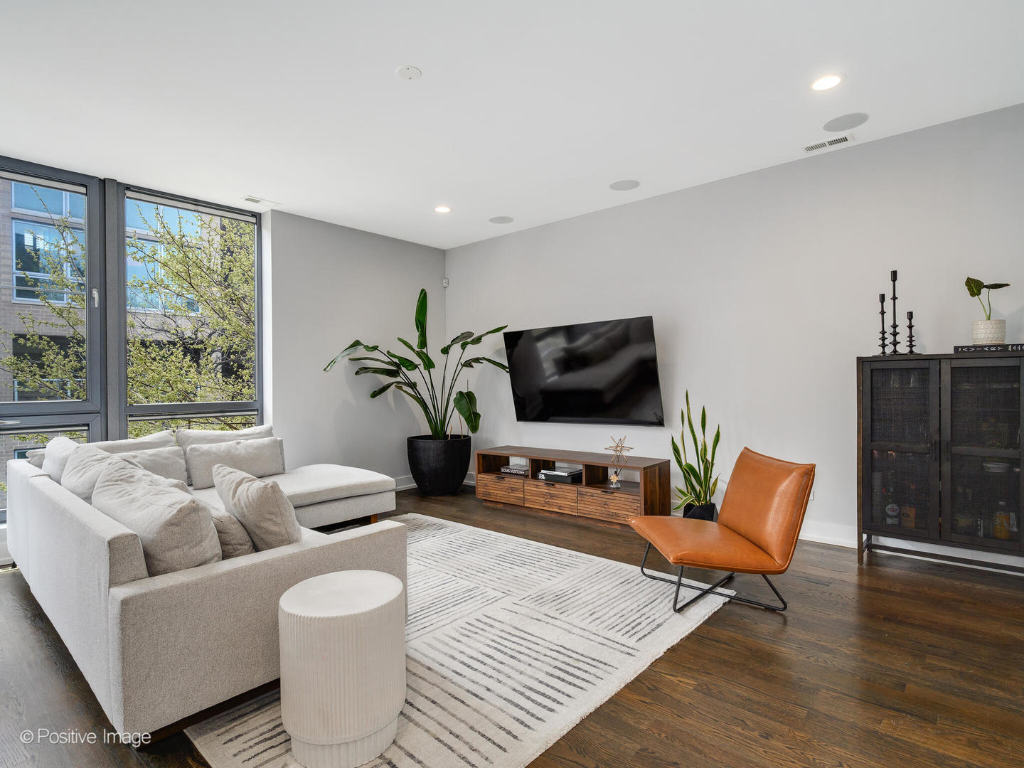 1542 W Fry Street 2