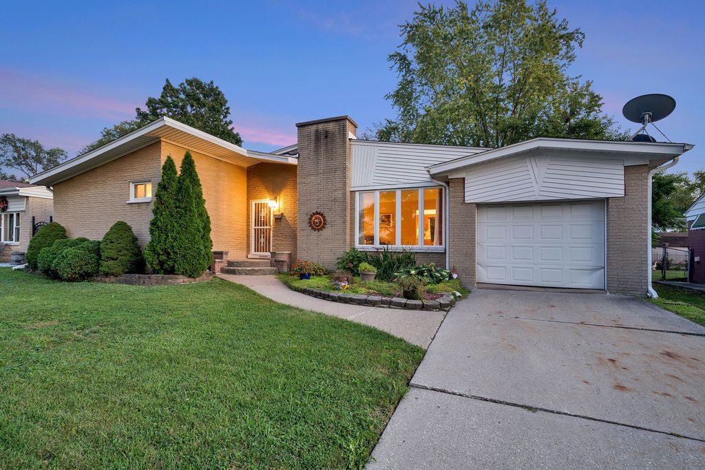 Photo for 336 E 24th Street, Chicago Heights, IL 60411 (MLS # 12484648)