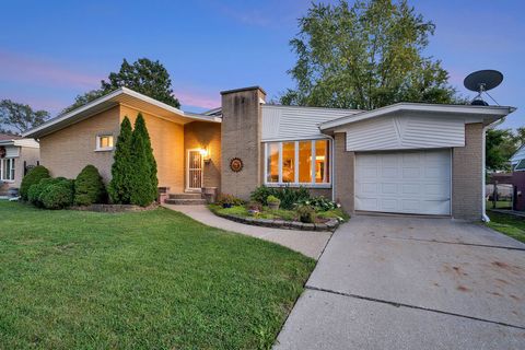 Photo of 336 E 24th Street, Chicago Heights, IL 60411 (MLS # 12484648) Photo of 336 E 24th Street, Chicago Heights, IL 60411 (MLS # 12484648)