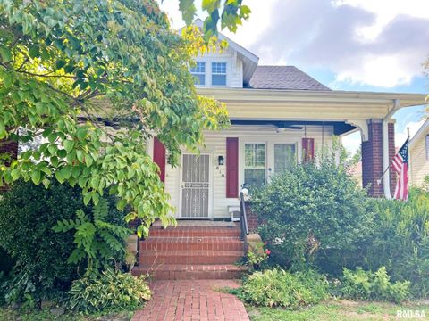 Tiny photo for 610 Metropolis Street, Metropolis, IL 62960 (MLS # EB459397)