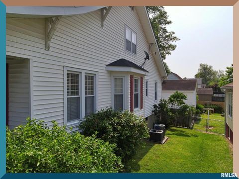 Tiny photo for 610 Metropolis Street, Metropolis, IL 62960 (MLS # EB459397)