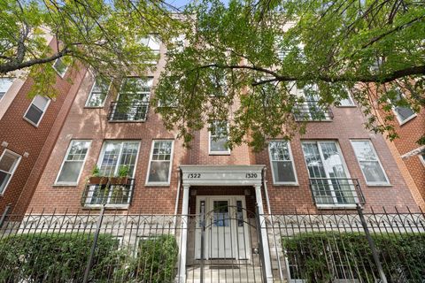 Photo of 1322 W Belmont Avenue #1W, Chicago, IL 60657 (MLS # 12643991)