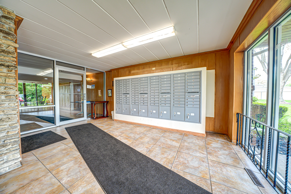 127 N Wolf Road 63A