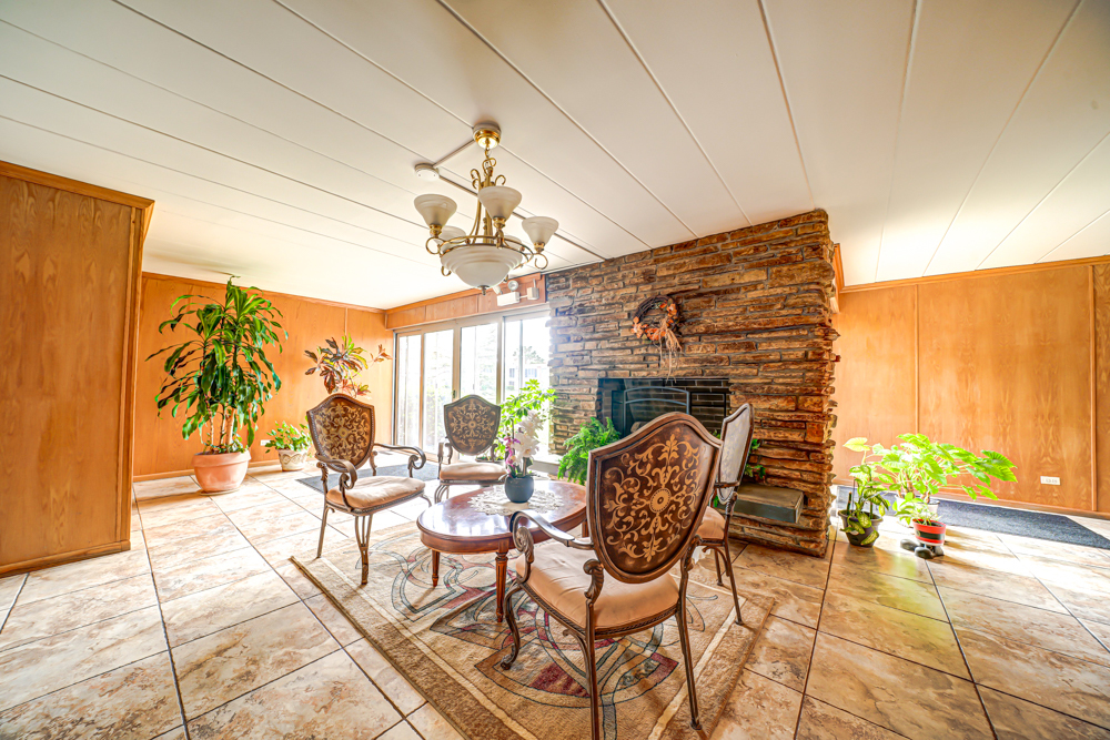 127 N Wolf Road 63A