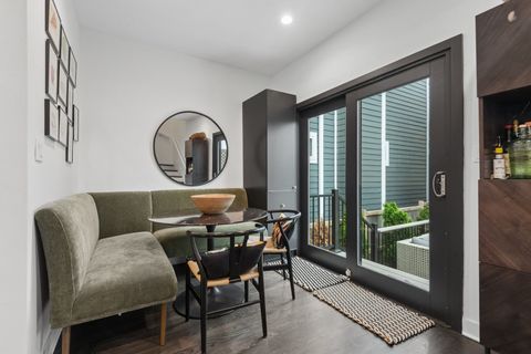 Tiny photo for 2250 W Berwyn Avenue, Chicago, IL 60625 (MLS # 12632051)