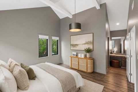Tiny photo for 2250 W Berwyn Avenue, Chicago, IL 60625 (MLS # 12632051)