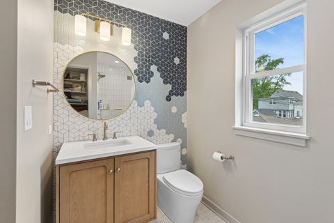 Tiny photo for 2250 W Berwyn Avenue, Chicago, IL 60625 (MLS # 12632051)