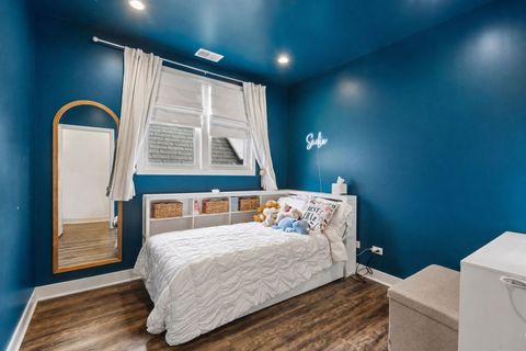 Tiny photo for 2250 W Berwyn Avenue, Chicago, IL 60625 (MLS # 12632051)