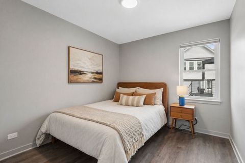 Tiny photo for 2250 W Berwyn Avenue, Chicago, IL 60625 (MLS # 12632051)