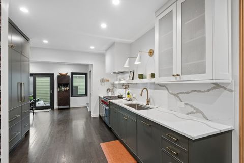 Tiny photo for 2250 W Berwyn Avenue, Chicago, IL 60625 (MLS # 12632051)