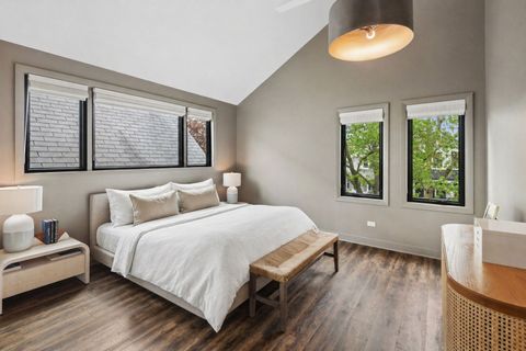 Tiny photo for 2250 W Berwyn Avenue, Chicago, IL 60625 (MLS # 12632051)