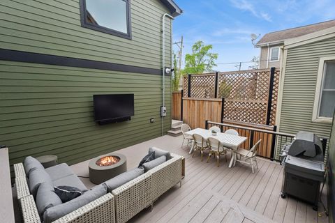 Tiny photo for 2250 W Berwyn Avenue, Chicago, IL 60625 (MLS # 12632051)