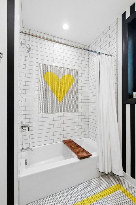 Tiny photo for 2250 W Berwyn Avenue, Chicago, IL 60625 (MLS # 12632051)