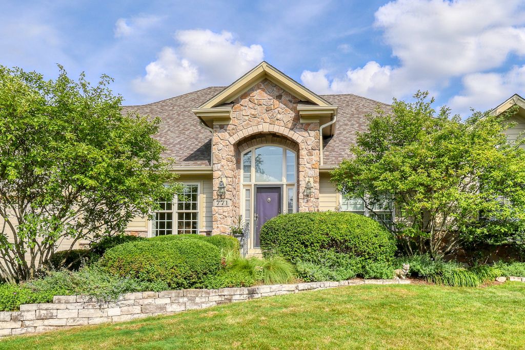 Photo for 771 Fox Run Drive, Geneva, IL 60134 (MLS # 12464352)