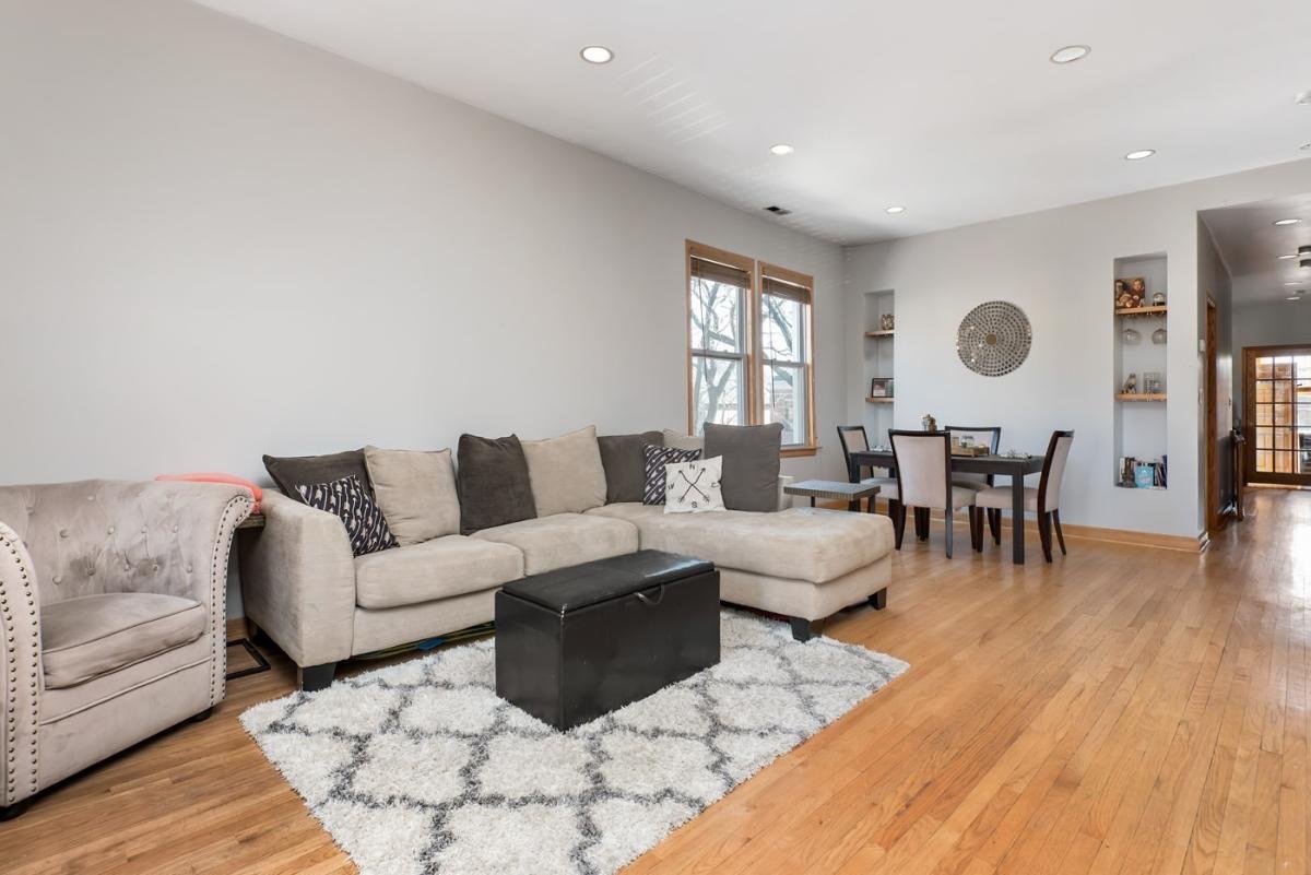1901 W Fletcher Street 2