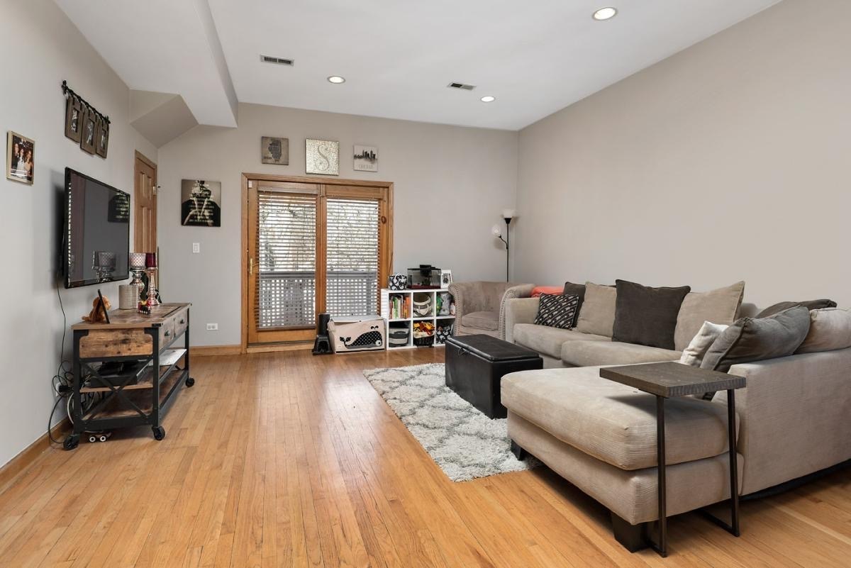 1901 W Fletcher Street 2