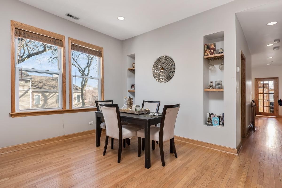 1901 W Fletcher Street 2