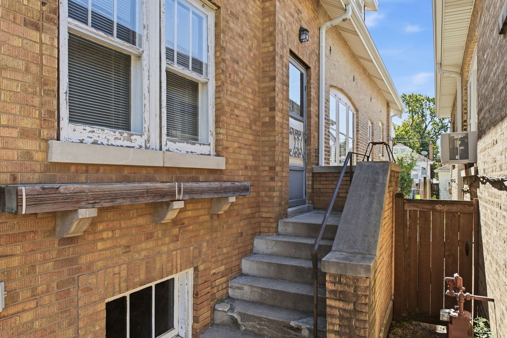 5505 W Pensacola Avenue