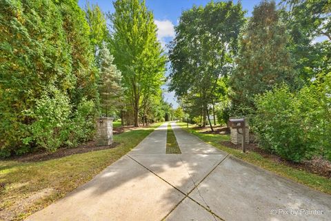 Tiny photo for 27 W Onwentsia Road, Lake Forest, IL 60045 (MLS # 12487734)