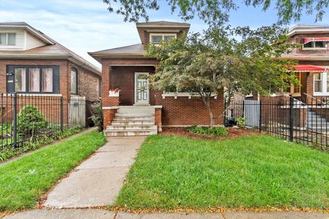 Photo of 4820 W Haddon Avenue, Chicago, IL 60651 (MLS # 12600591)