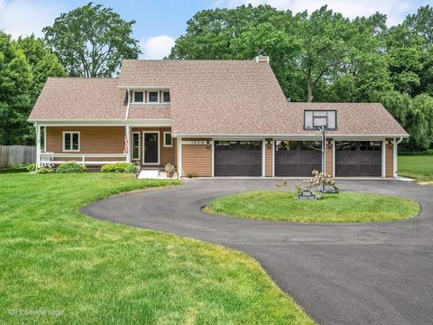 Photo of 1906 Stoddard Avenue, Wheaton, IL 60187 (MLS # 12669401)